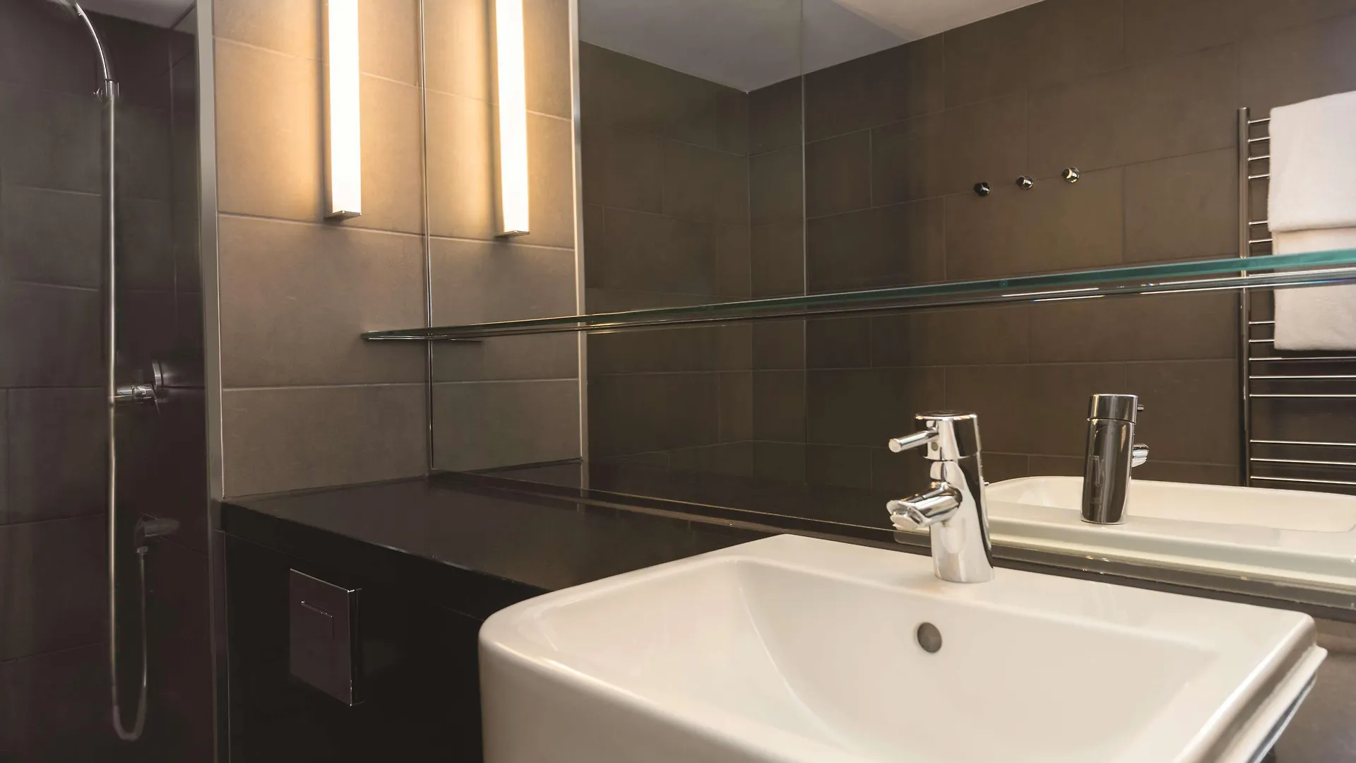 **** Lejlighedshotel Adina Apartment Hotel Berlin Hackescher Markt Tyskland