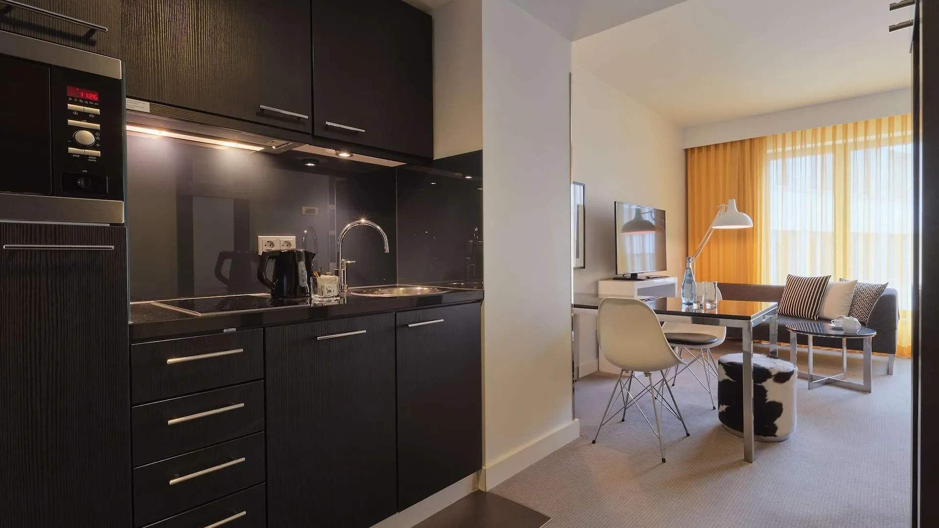 Adina Apartment Hotel Berlin Hackescher Markt